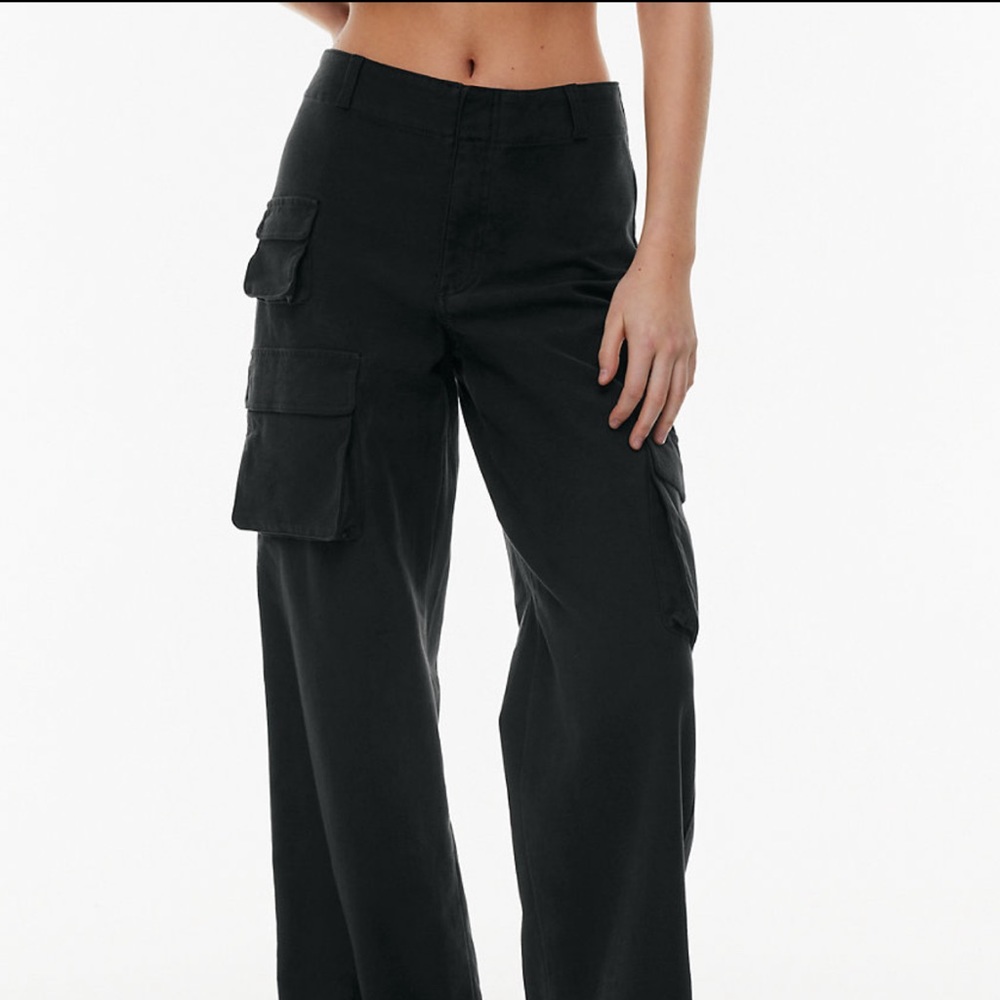 aritzia cargo pant!